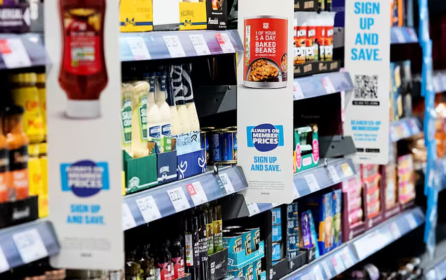 A photo of a supermarket aisle