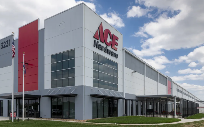 A photo of the outside of an ace Hardware store